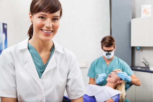 dental-assistant-college