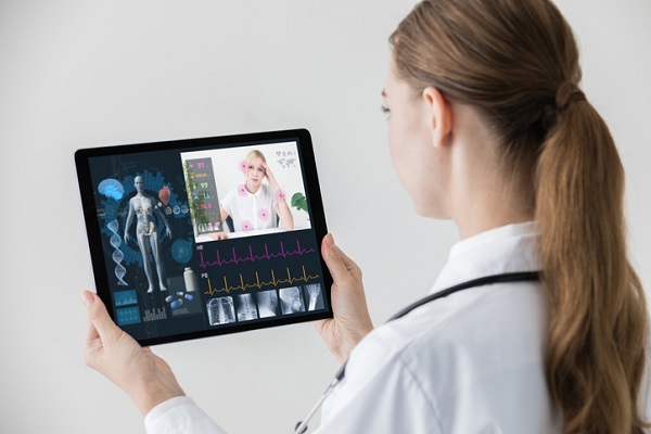 Professionals can receive and monitor patient health information through a tablet