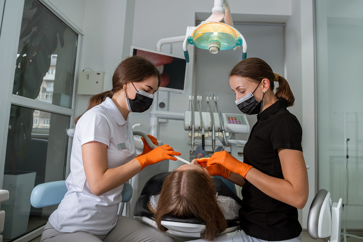 dental assistant training