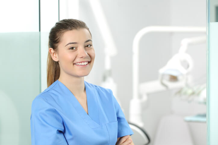 Healthcare assistant in a dentist's office after healthcare assistant training